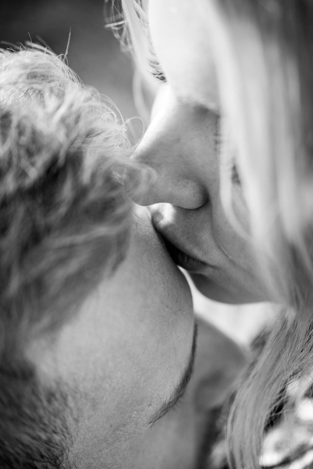 Küssen für Beginner, wann kann ich Jemanden küssen und wie knutsche ich richtig beim ersten Mal?